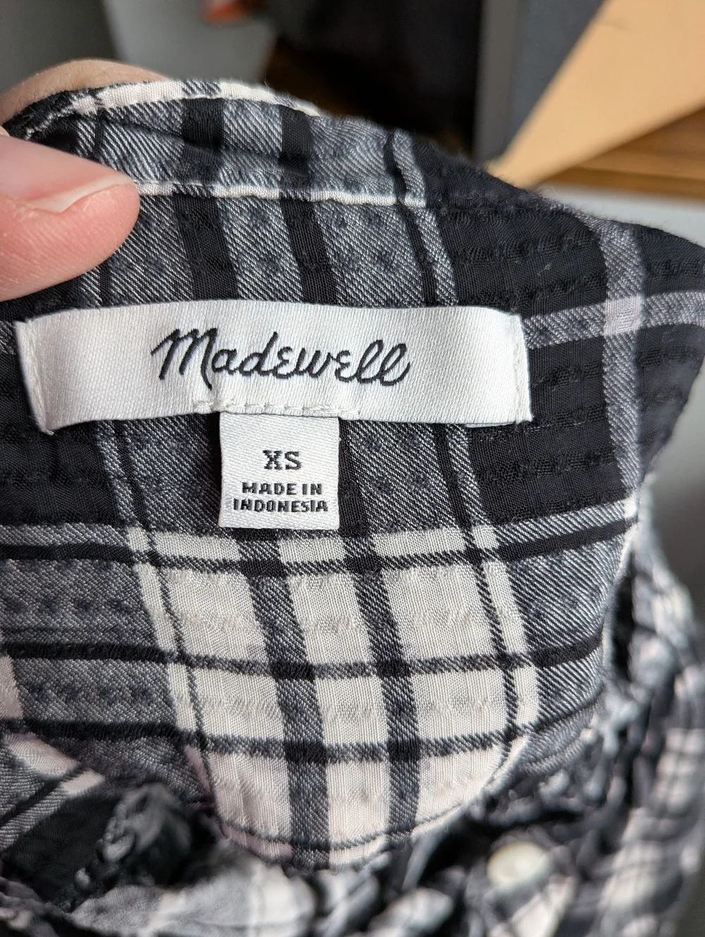 Madewell Shirred Crewneck Button-Up Top in Plaid  XS - Style NY3